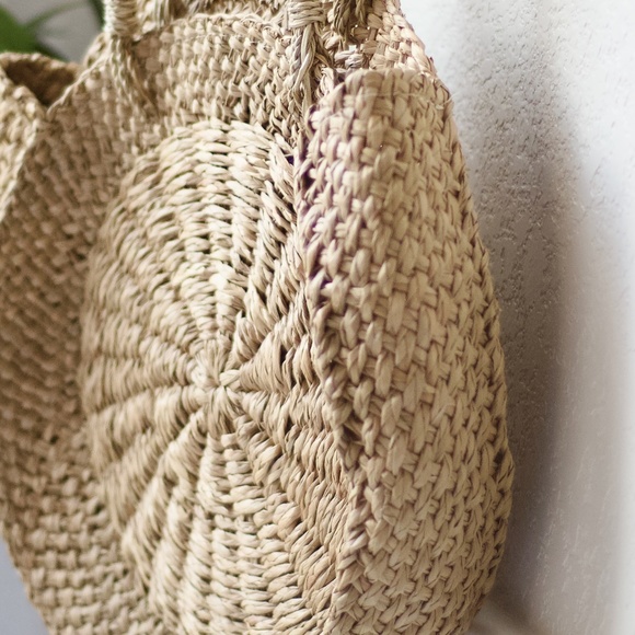 Hand Crafted Natural Straw Handbag - Picture 8 of 8